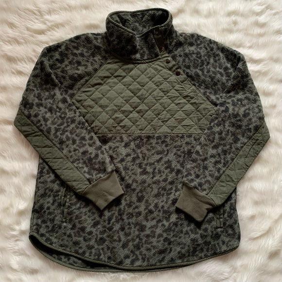 Abercrombie & Fitch Tops - Abercrombie & Fitch Asymmetrical Snap-Up Fleece in Olive Green Leopard